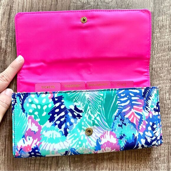 Lilly Pulitzer wallet travel organizer pocket for passport documents credit card - Picture 4 of 6